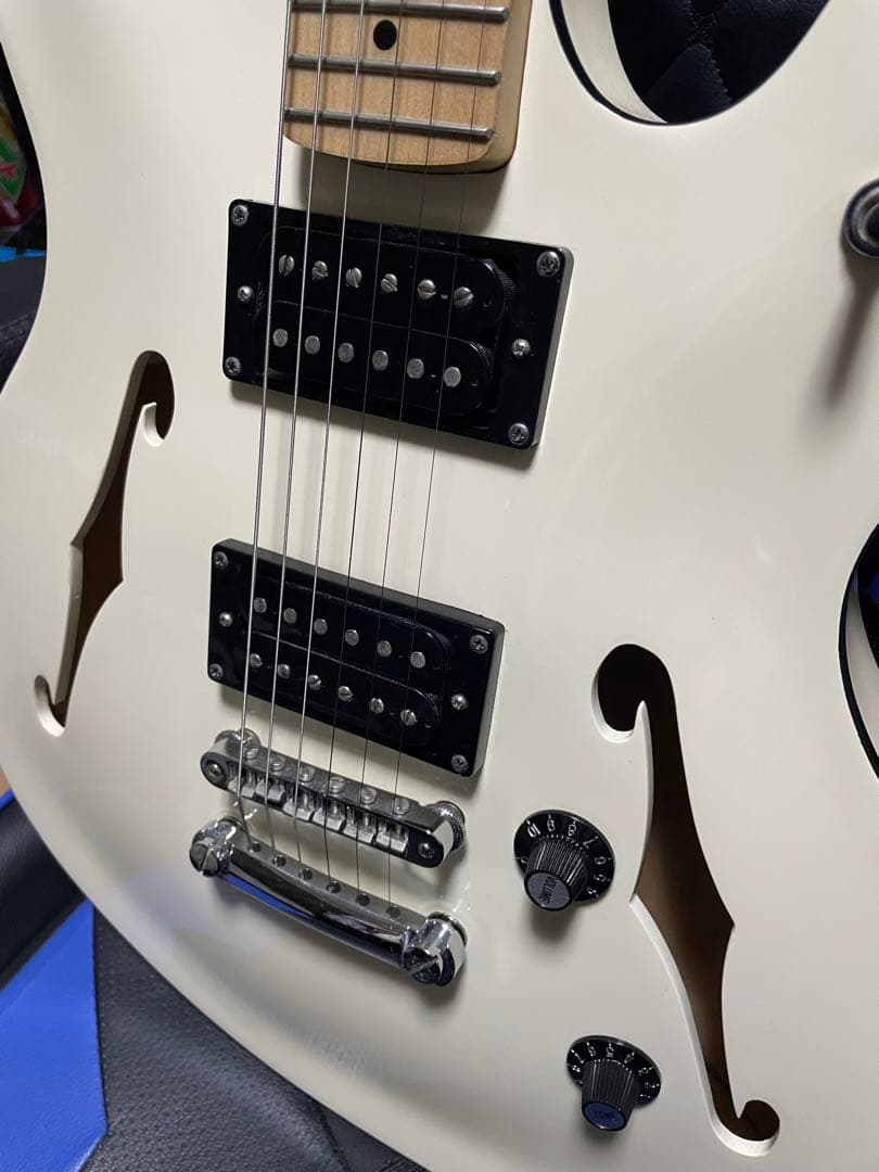 Squier Starcaster ホワイト【ケース付き】