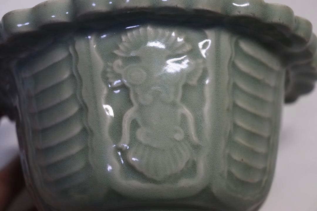 中国　青磁　花口鉢　アンティーク　送料込み0512