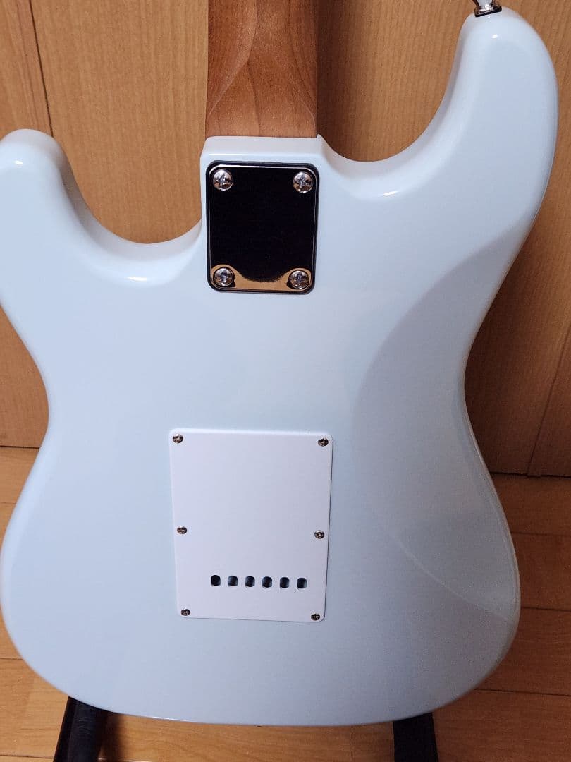 Eris. Nestia airy blue エレキギター