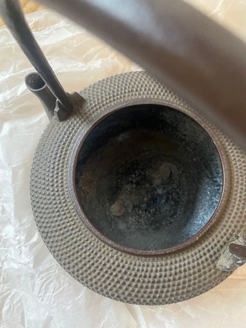 総アラレ　肩衝　鉄瓶