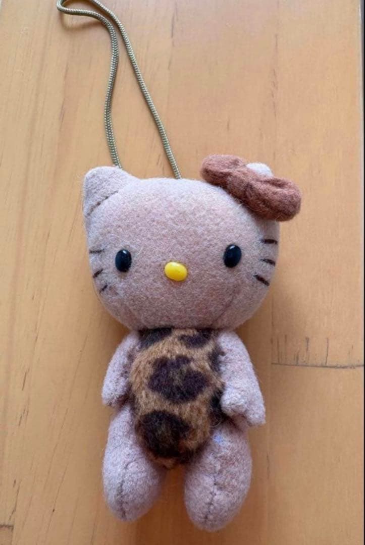 ハローキティ　日焼けキティ ヒョウ柄　マスコットストラップ