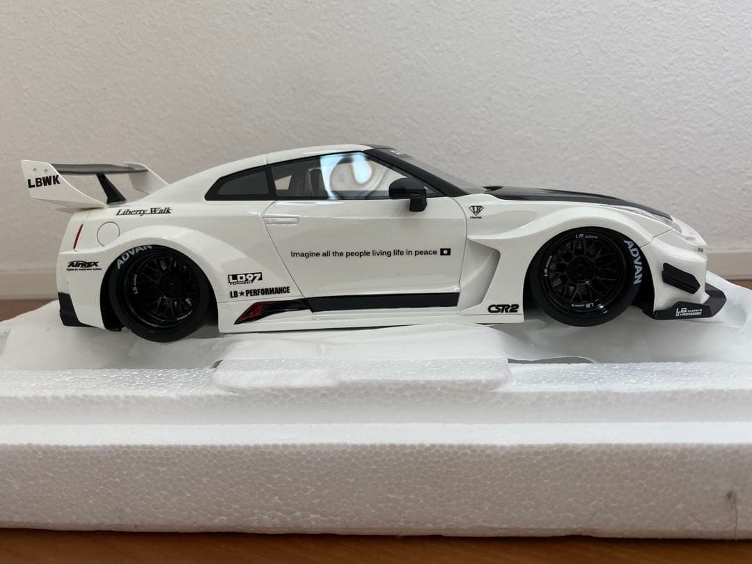 ミニカー LBsilhouette WORKS GTNissan 35GTR 1/18