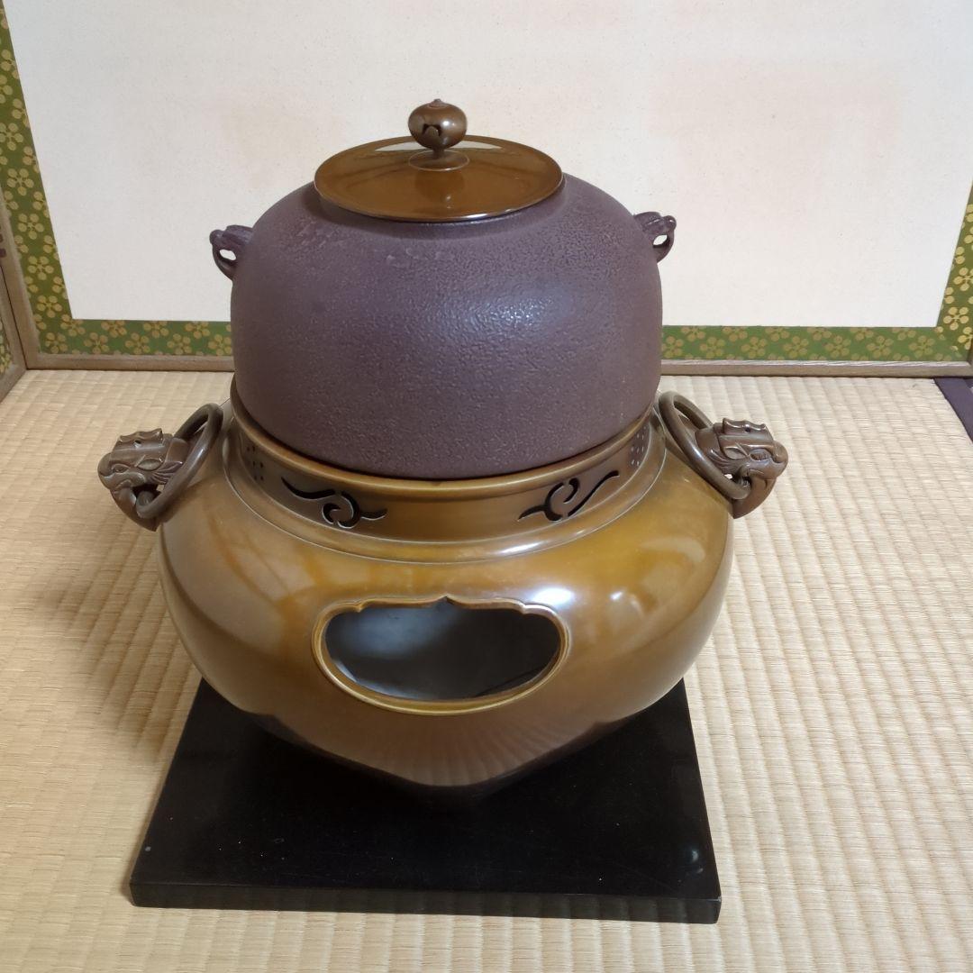 切合鬼面風炉　平丸釜添え