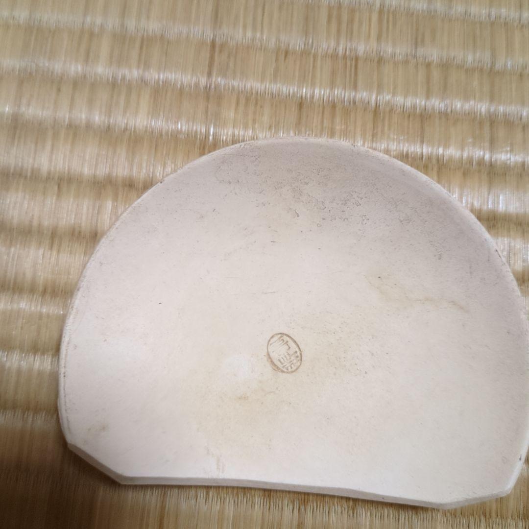 切合鬼面風炉　平丸釜添え