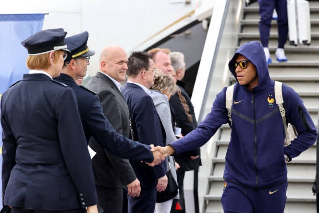 NIKE フランス代表　テックフリース パンツ