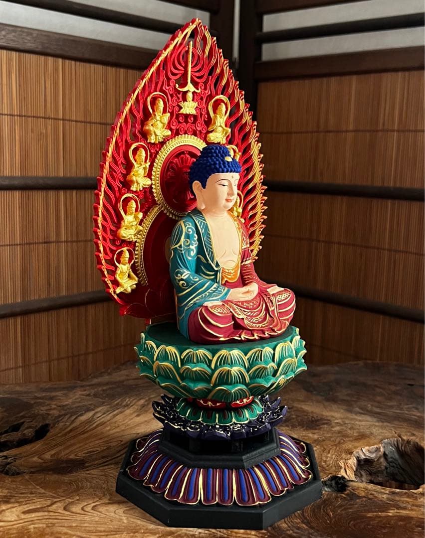 仏教美術 彩色総桧材 細密彫り 飛天光背 八角台座 釈迦如来像 仏像 展示品三寸