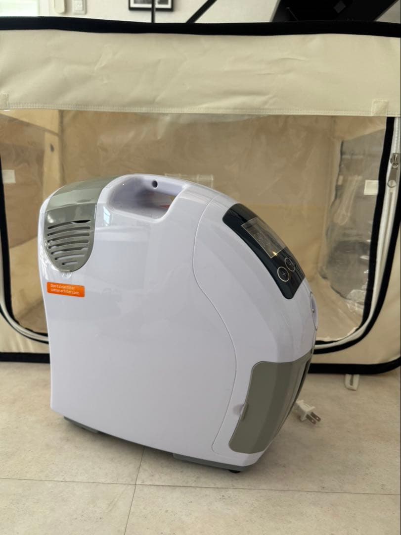ペット向け酸素室　高性能酸素濃縮器とペットオキシホテルスクエアM