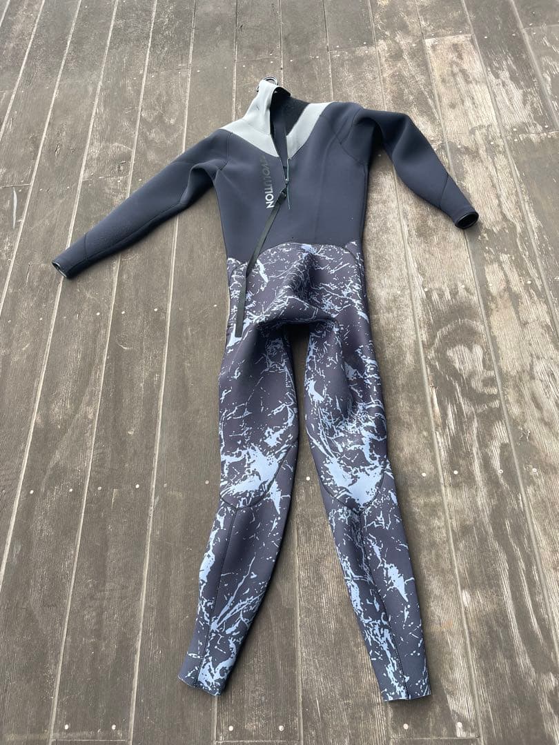 REVO レボリューション　ジャーフル2mm L〜XL相当【初冬まで大活躍】