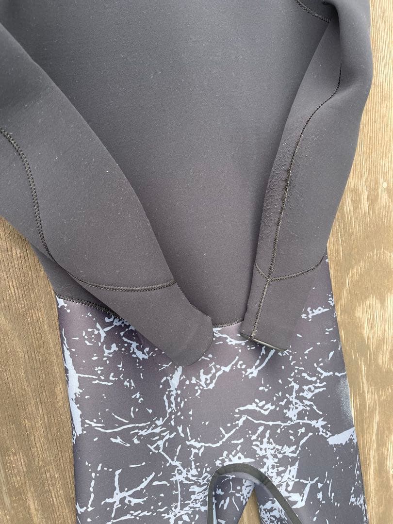 REVO レボリューション　ジャーフル2mm L〜XL相当【初冬まで大活躍】