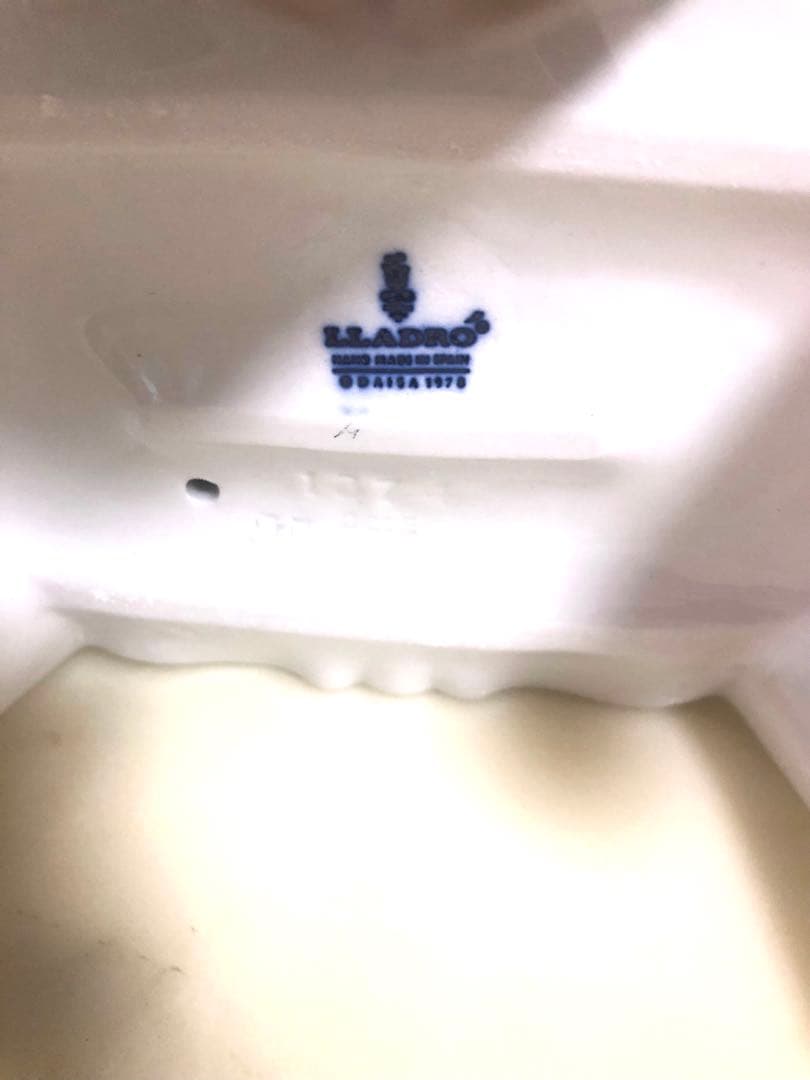 リヤドロ　LLADRO【ベンチに座る女性】WATING IN THA PARK