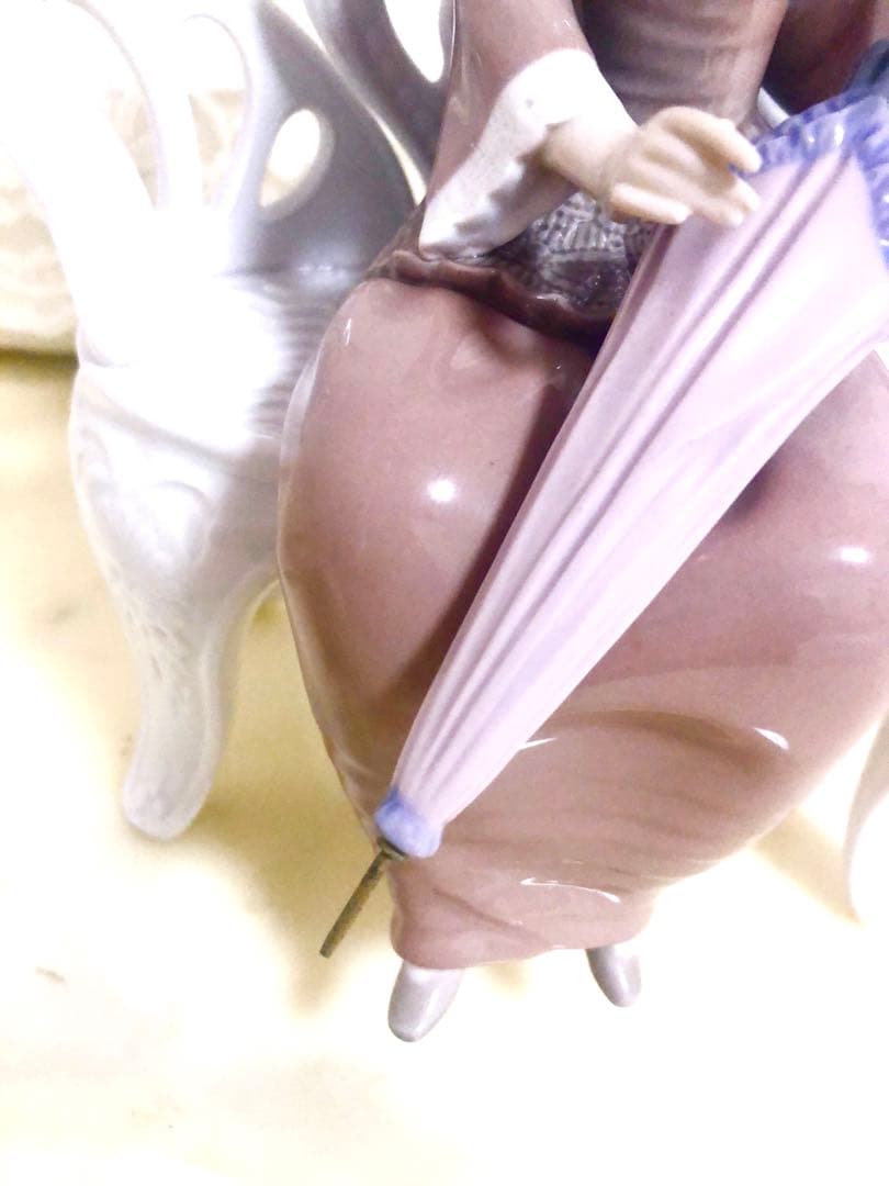 リヤドロ　LLADRO【ベンチに座る女性】WATING IN THA PARK