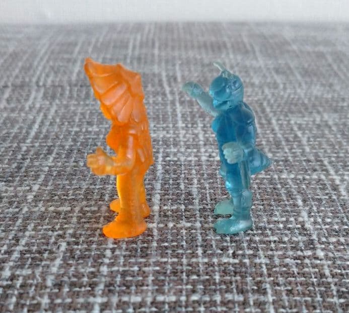 仮面ライダーBLACK 消しゴムフィギュア2体（ハチ怪人・アネモネ怪人）