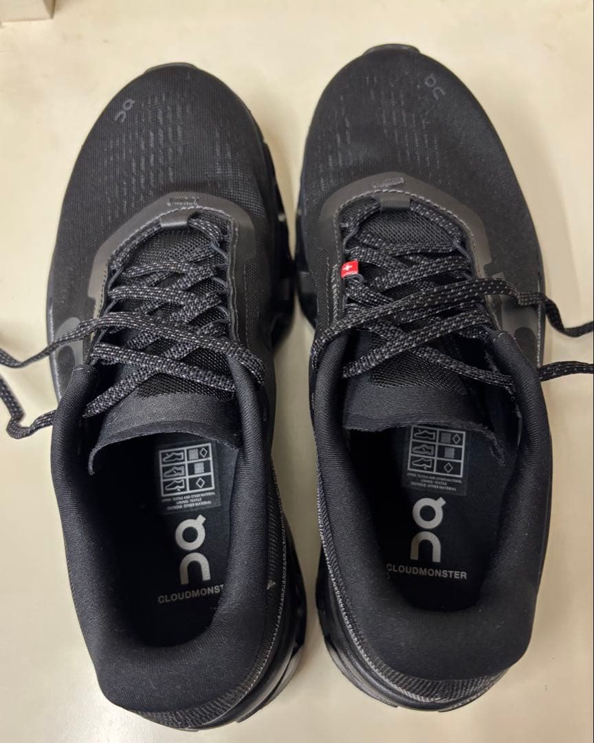 ON RUNNING Cloudmonster ／25.5㌢