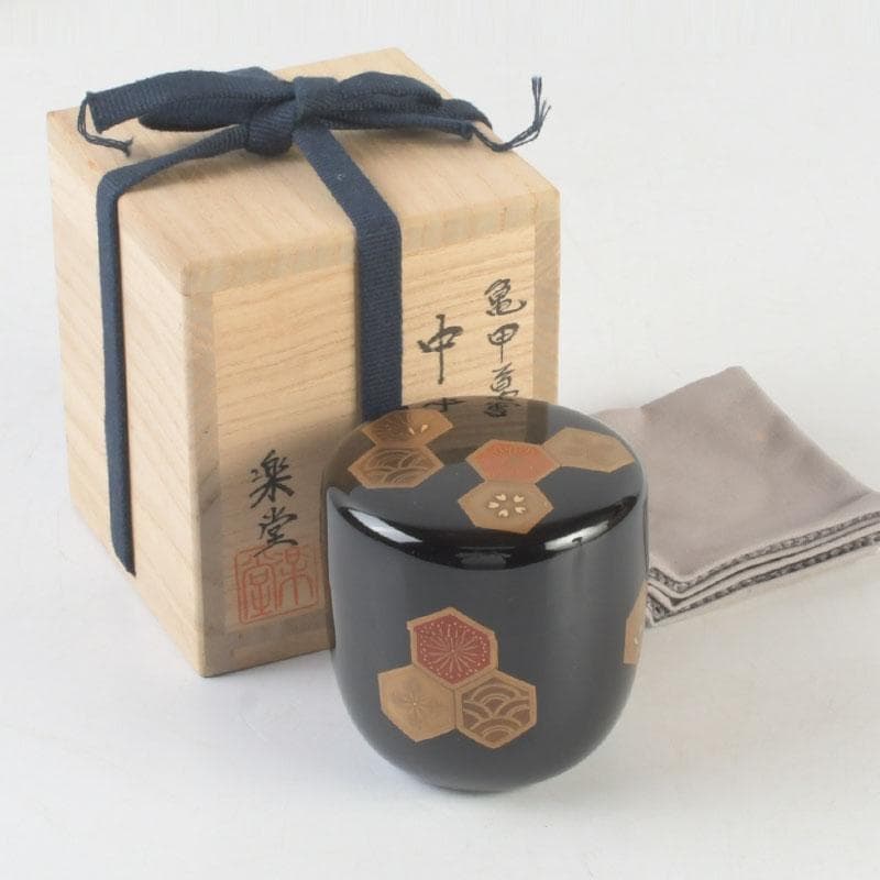茶道具　中島楽堂作　亀甲花草蒔絵　中棗　共箱　V　9707