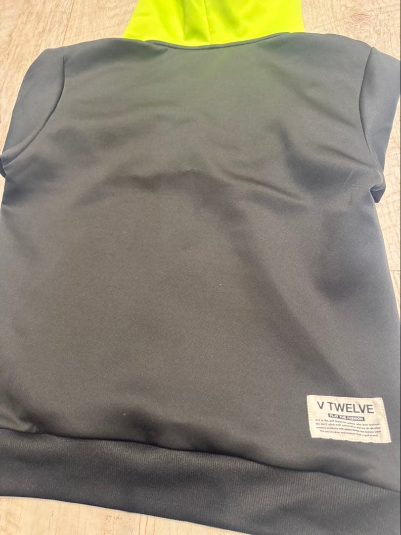 [本日終了] V12 ゴルフ用スウェットパーカー 黒/蛍光グリーン 美品