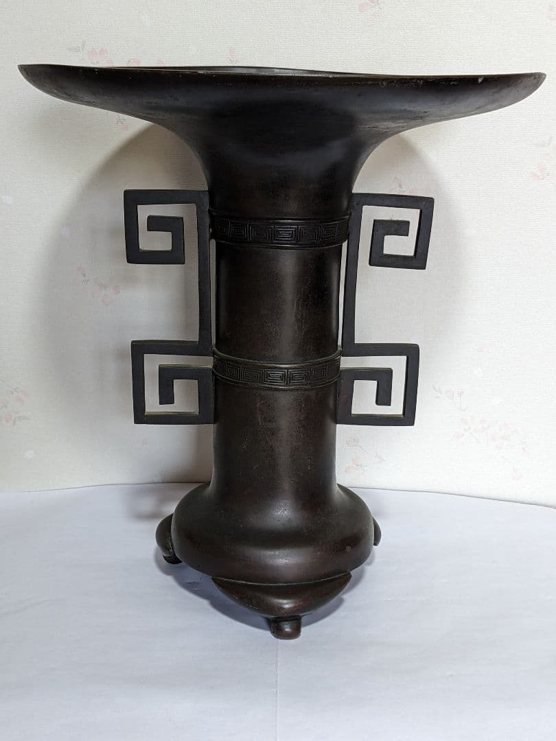 ♦古作 古銅 鎚起 盤口形 雷文様形双耳 三足 花器 大正時代 明治時代 骨董品