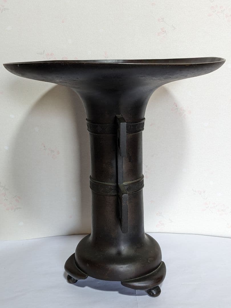 ♦古作 古銅 鎚起 盤口形 雷文様形双耳 三足 花器 大正時代 明治時代 骨董品