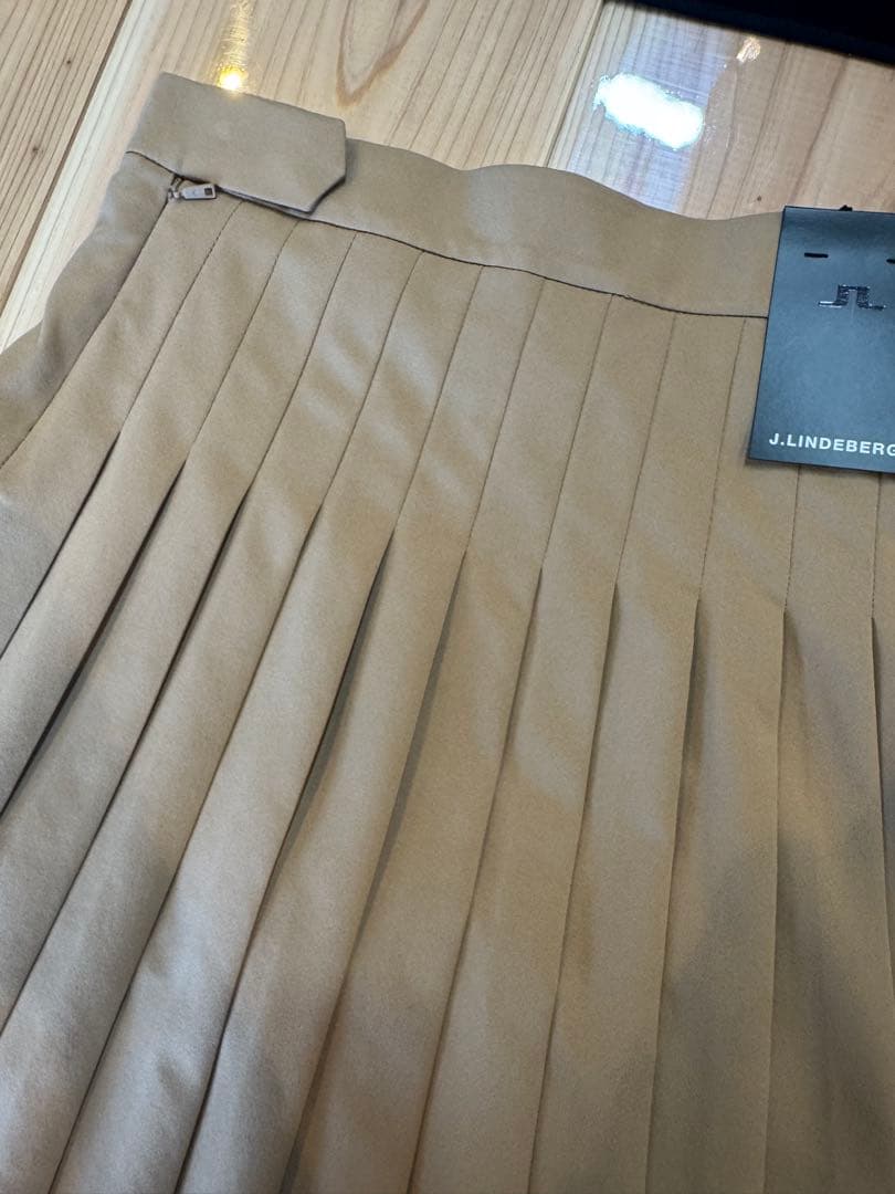 2025ssモデルJ.LINDEBERG ベージュスカート　S