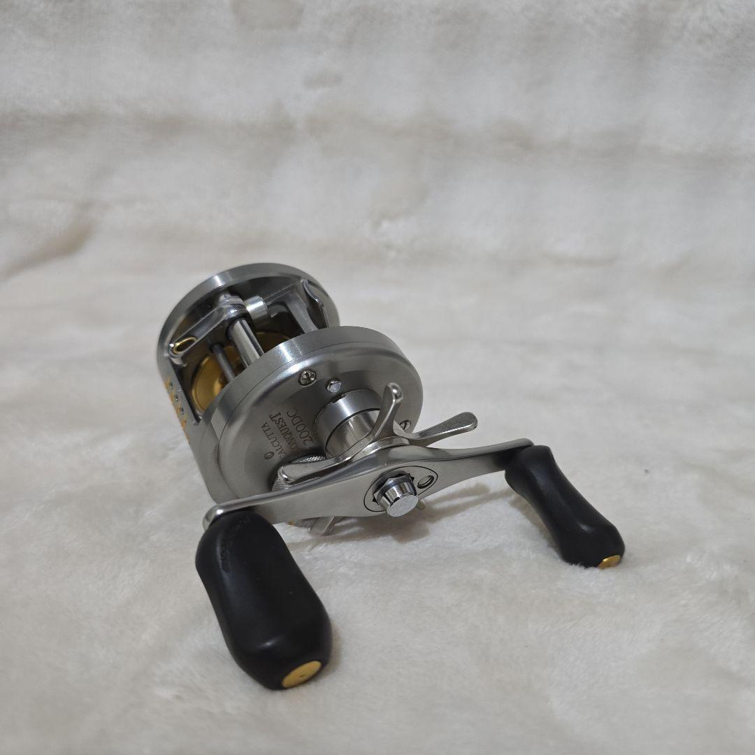 SHIMANO CALCUTTA CONQUEST 200DCシマノカルカッタ