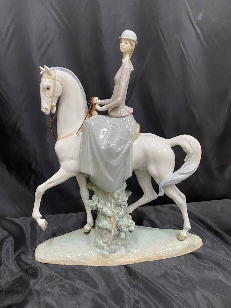 リヤドロ 白い馬の少女 陶器製 馬と騎手の彫刻 約46cm スペイン