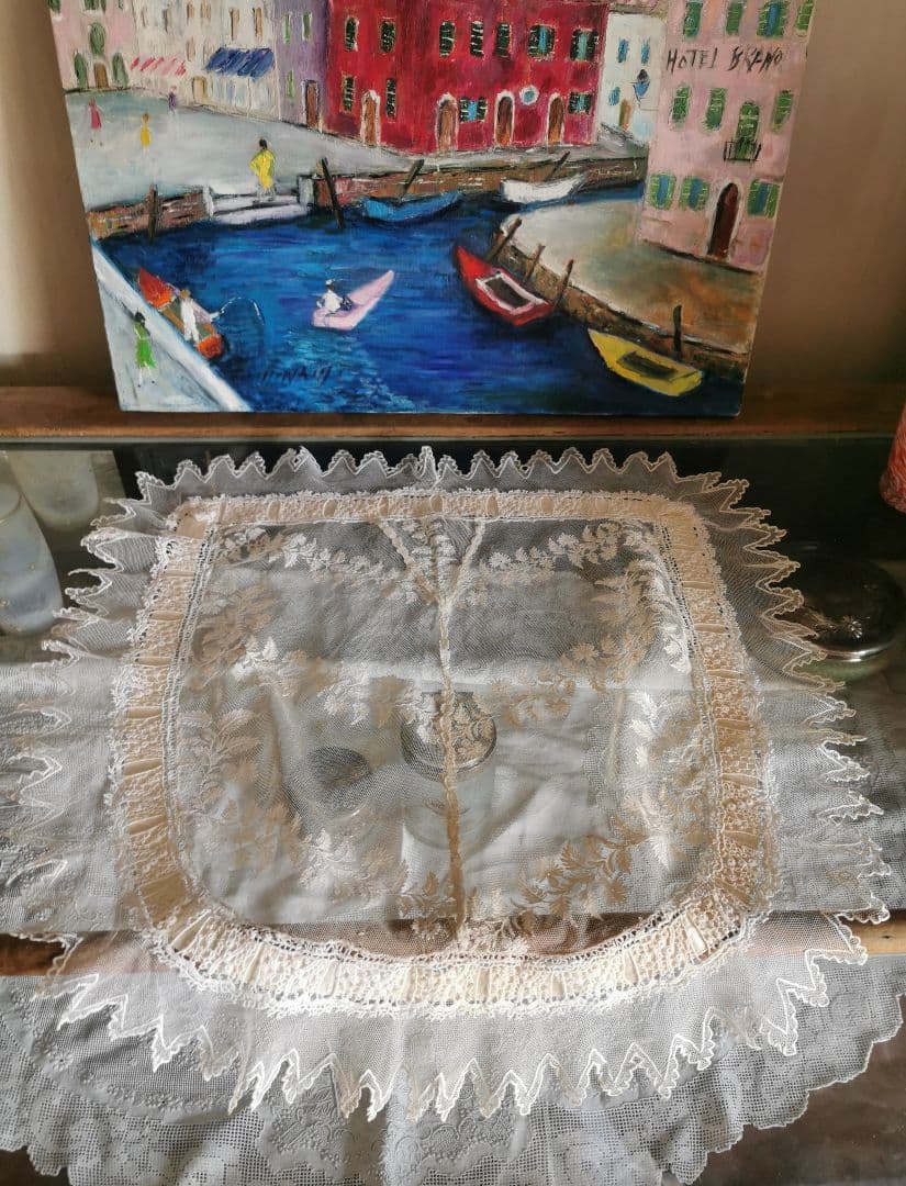 アンティークフランス シルクリボン＆スカラップレース 盛り上げ刺繍ドイリー