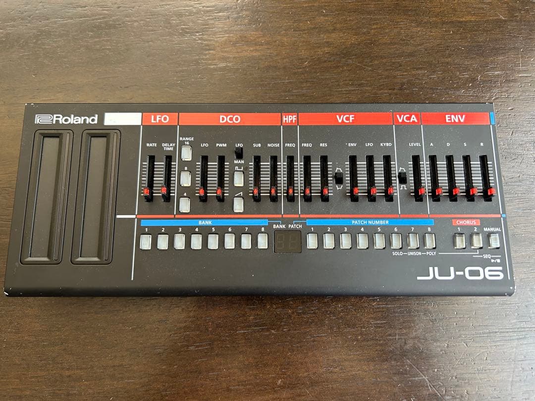 Roland JU-06 アナログシンセサイザー