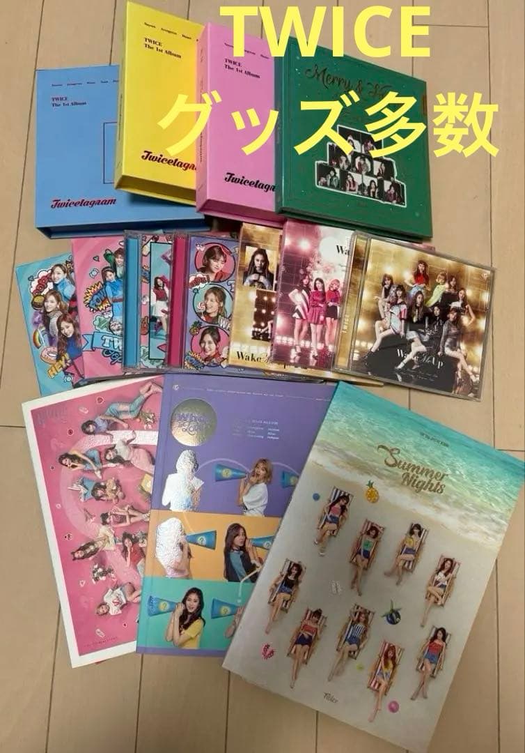 TWICE グッズ大量　まとめ売り　CD うちわ　トレカ　缶バッジ　ペンライト