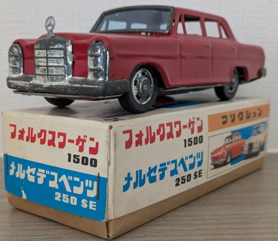 1960年代「メルセデス ベンツ250SE」ブリキカー　箱付き