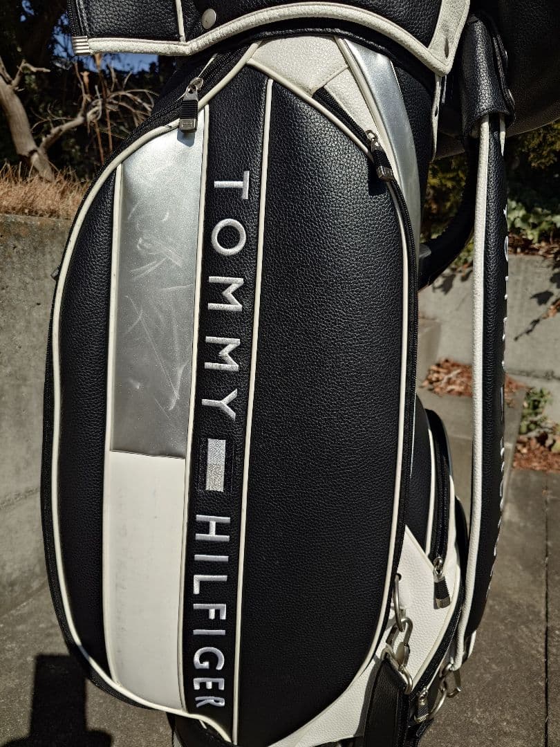 トミーヒルフィガー　キャディバッグ　ブラック/ホワイト