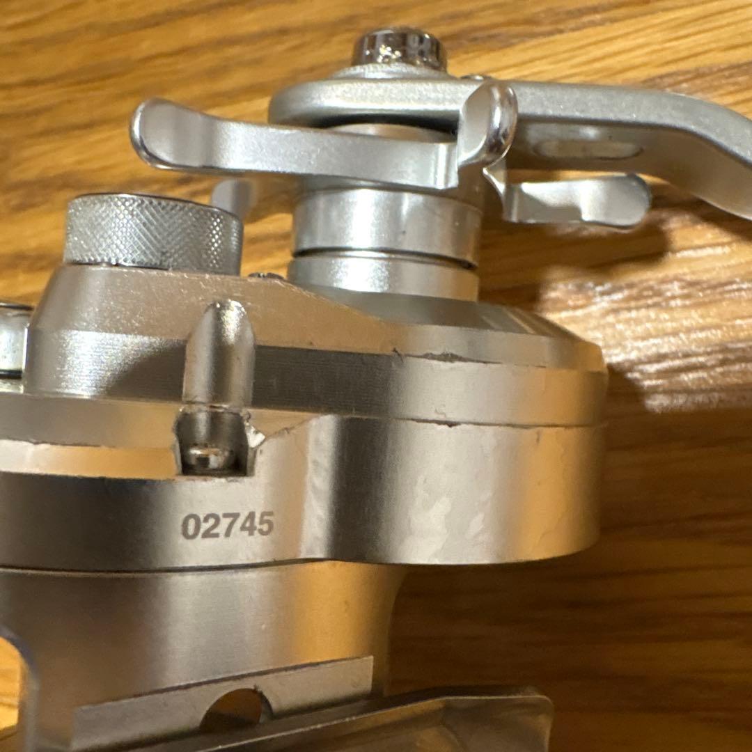 早い者勝ち　シマノ　11オシアジガー1500HG ベイトリール ギア比6.3:1