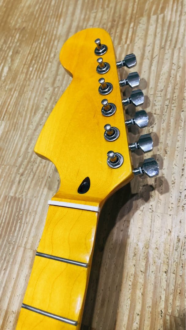 【値下げ】リバースヘッド スキャロップネック ストラトシェイプ