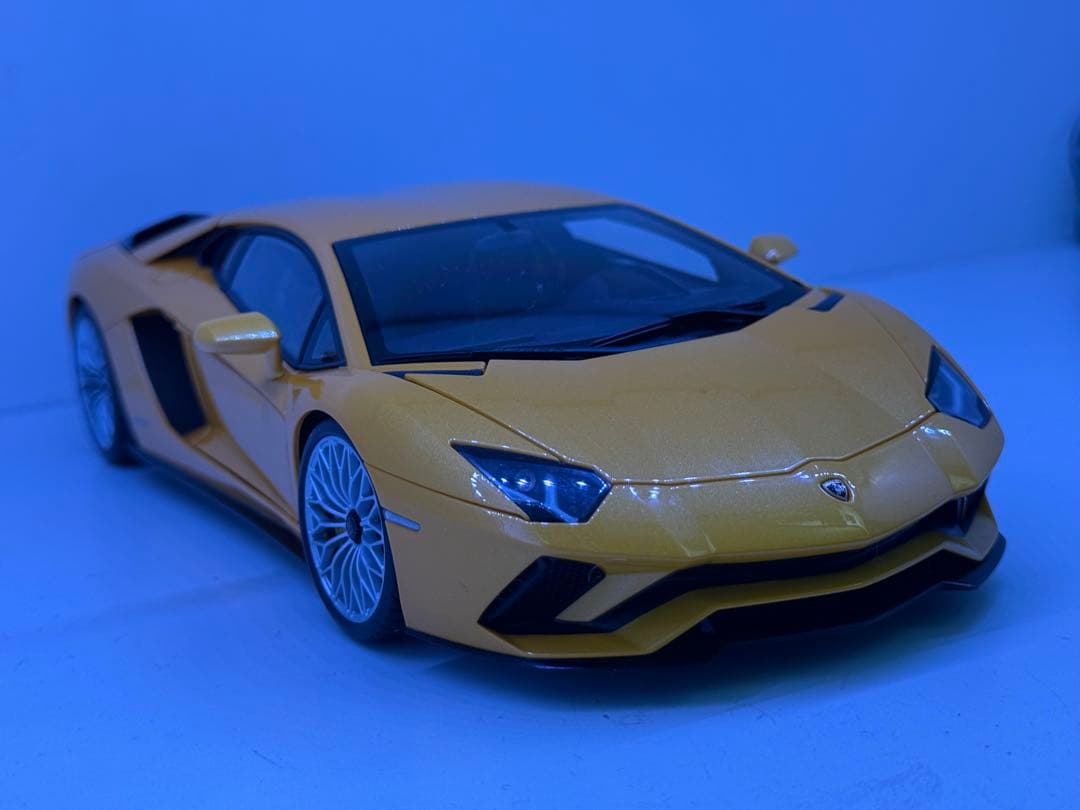 オートアート 1/18アヴェンタドールS