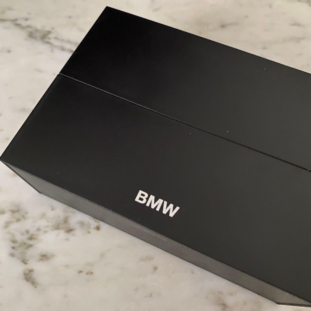  黒いボックス入りクラシックミニカー