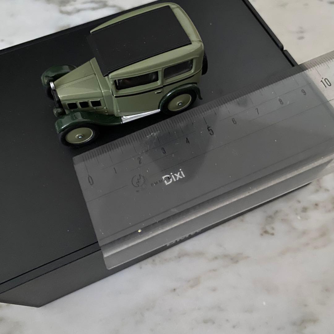  黒いボックス入りクラシックミニカー