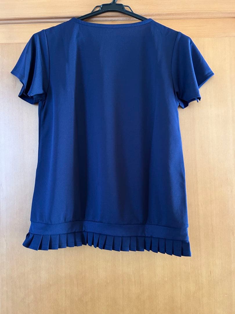 フィラ　テニスウェア　紺色トップス　Mサイズ　新品