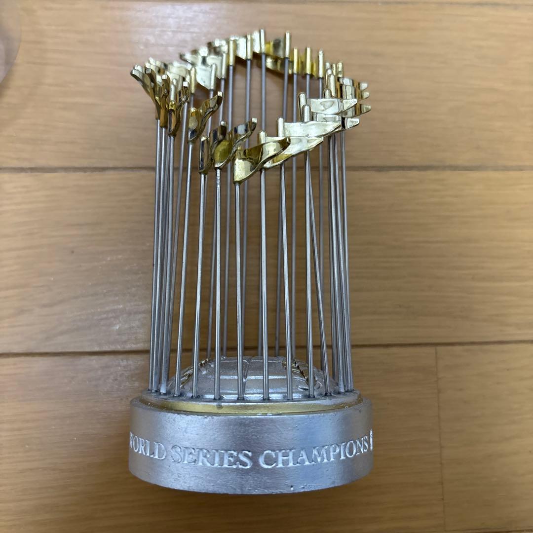 ドジャース　チャンピオントロフィー