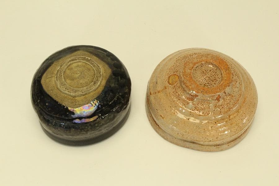 茶道具 夫婦茶碗 一対 黒織部 赤？ 書箱 骨董 古美術(BB455)