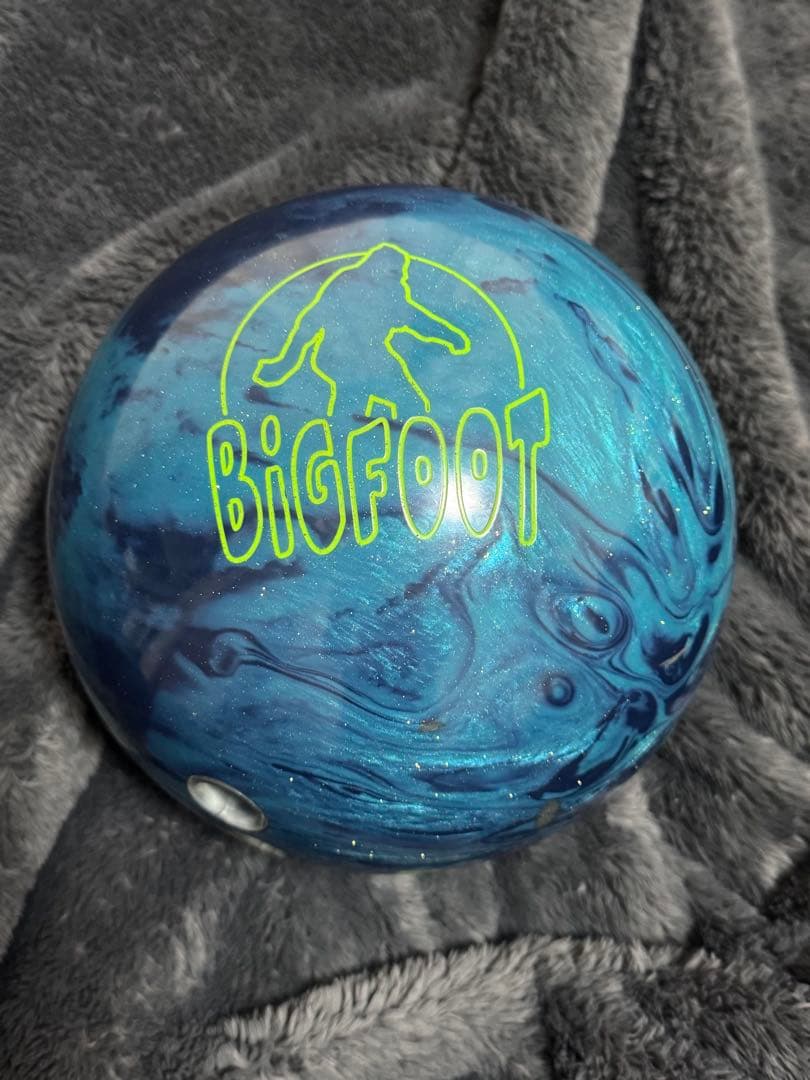 ラディカル ビックフット ハイブリッド　ボウリングボール 14ポンド4オンス