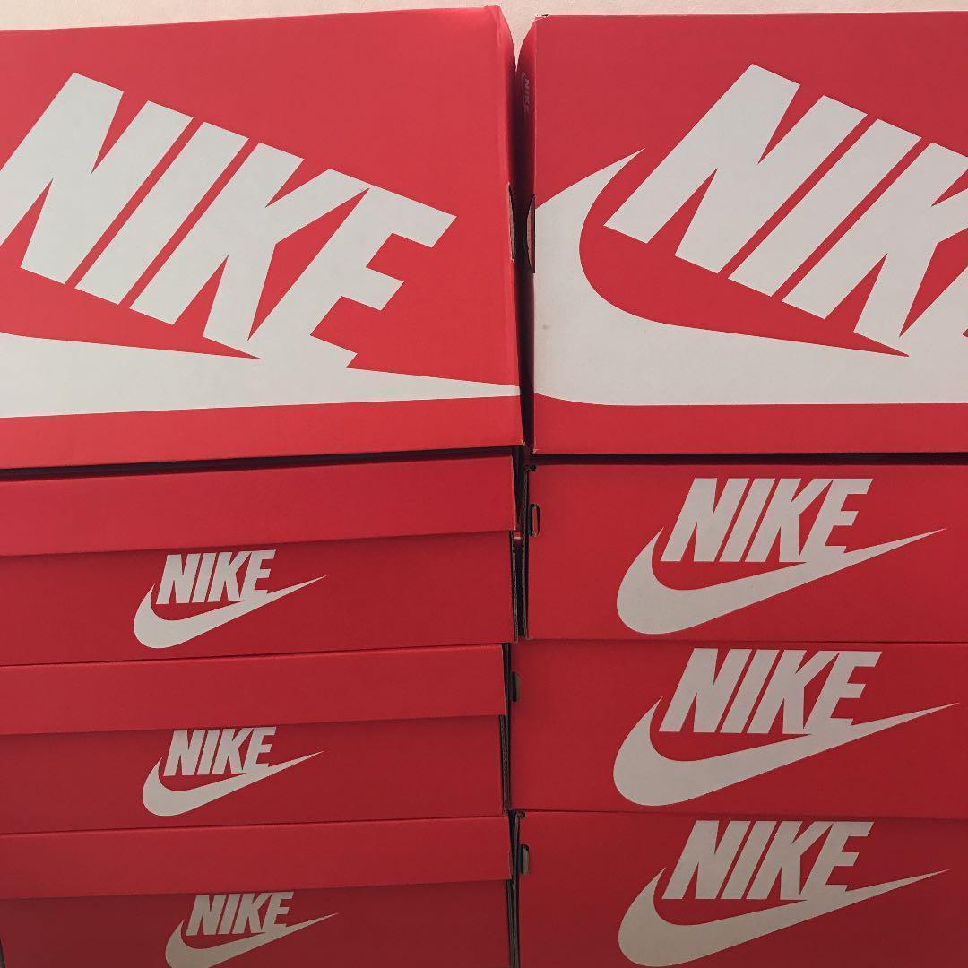 NIKE スニーカー　赤箱　　30箱