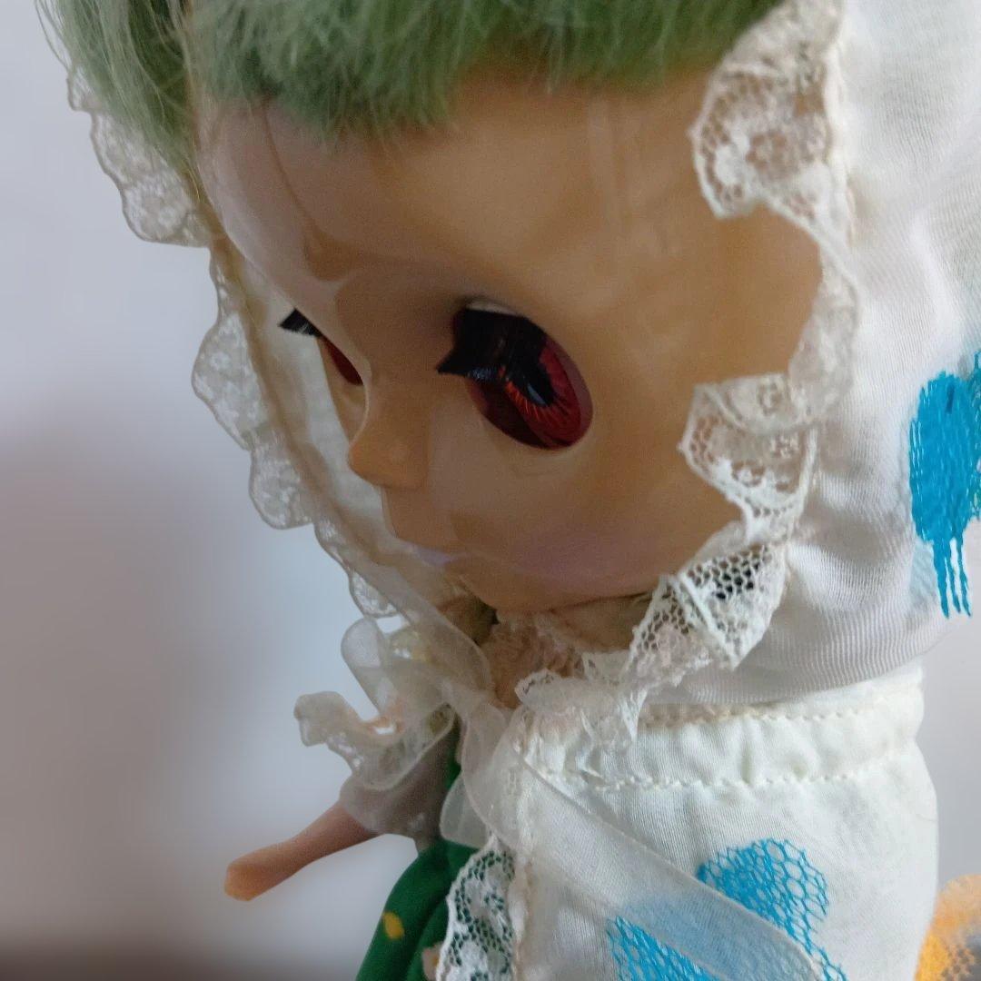 ネオブライス人形本体　緑　10年くらい前のもの　ネオではない？　アウトフィット