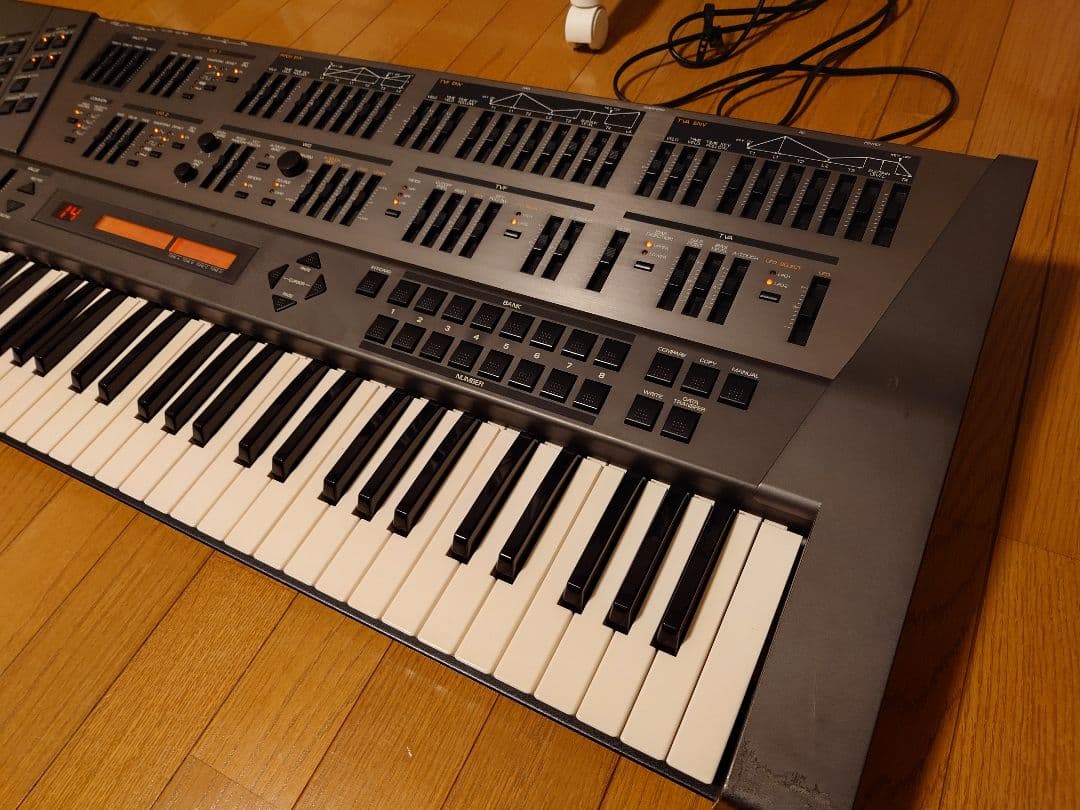 ローランド JD-800 シンセサイザー