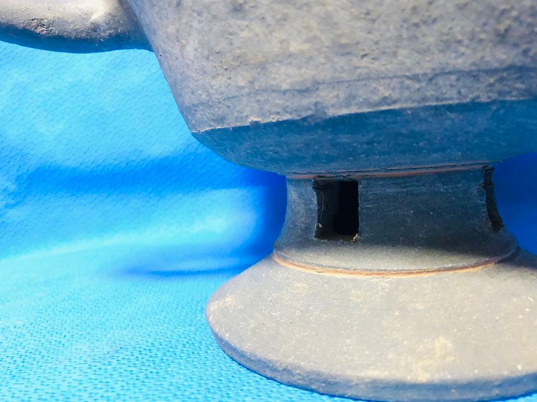 須恵器　土器線刻模様の陶器香炉？瓶？