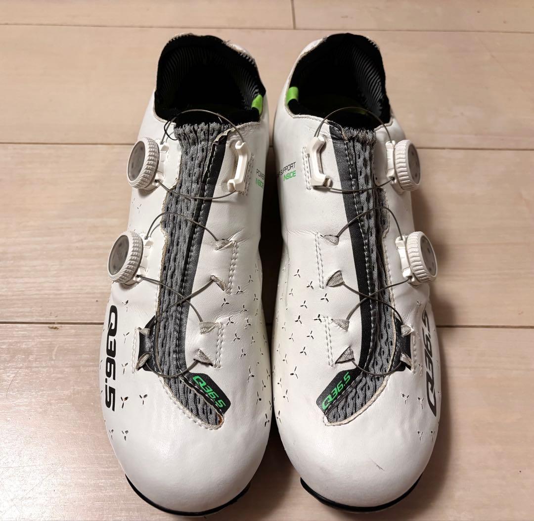 Q36.5 ユニークロード　ホワイト　EU42サイズ 26.5〜27.0cm