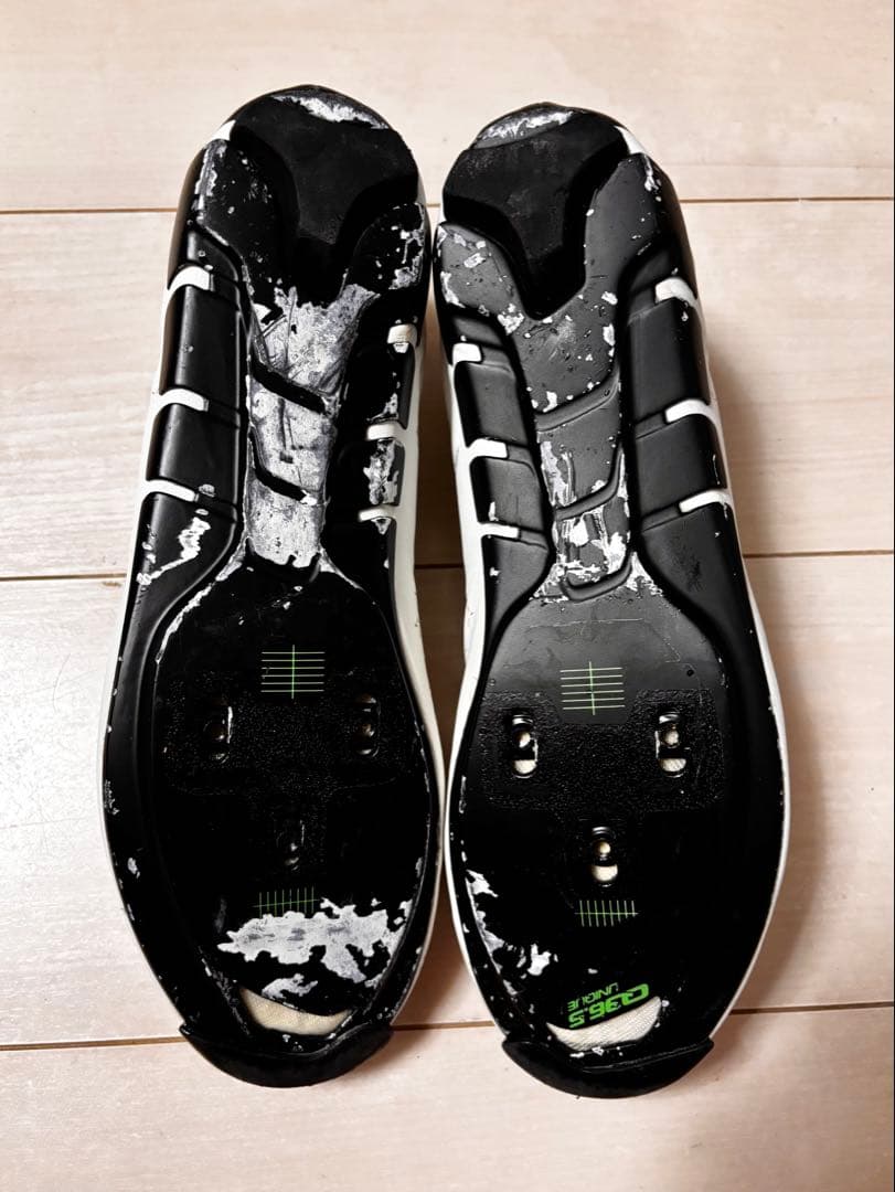 Q36.5 ユニークロード　ホワイト　EU42サイズ 26.5〜27.0cm