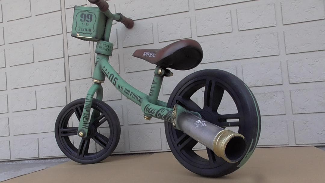 展示品 キッズバイク 足けり インテリア 9インチ？ ストライダー シャビー