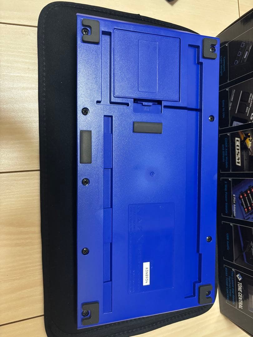 値下げ⭕️ BOSS GT-1 デジタルエフェクター　純正コード&教科書付き