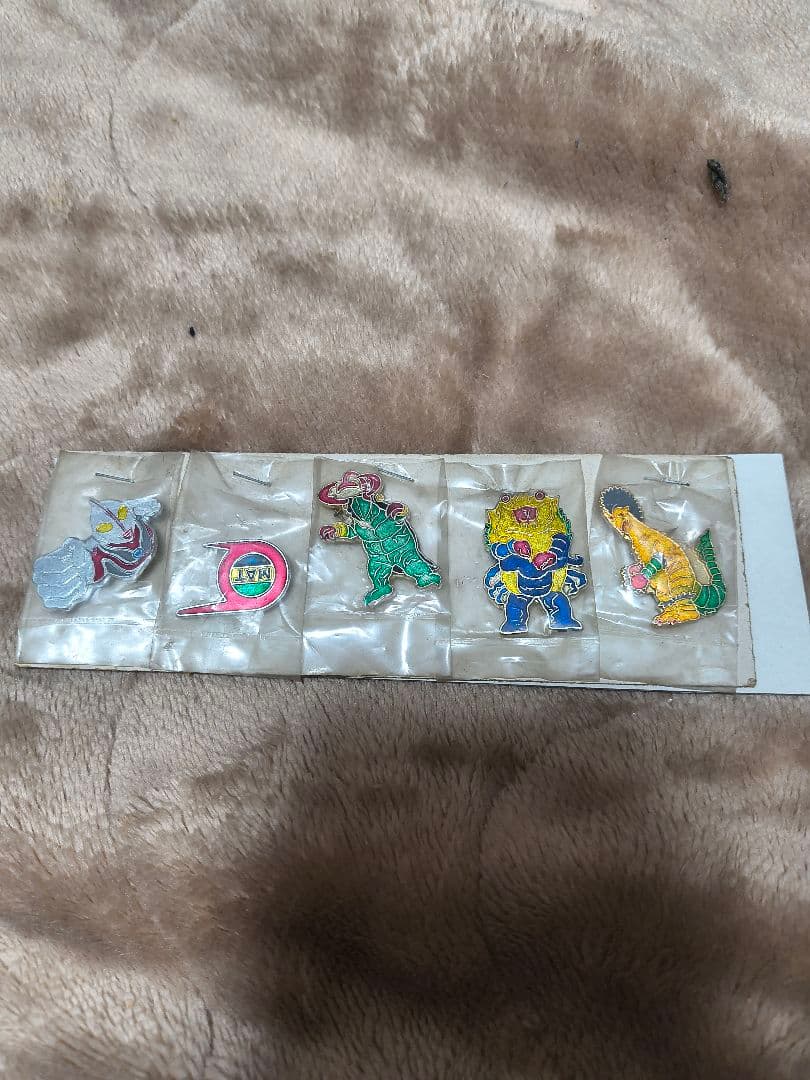 帰ってきたウルトラマン当時物小学館おたのしみデパート怪獣バッチ昭和