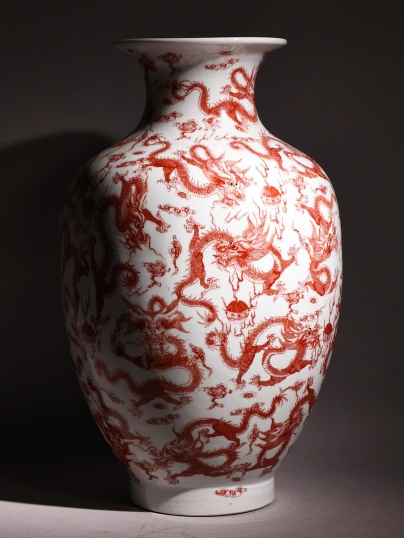 BK217　中国古玩　大清乾隆年製 銘　紅釉郡龍文様　花瓶　飾壷　壺　高40㎝