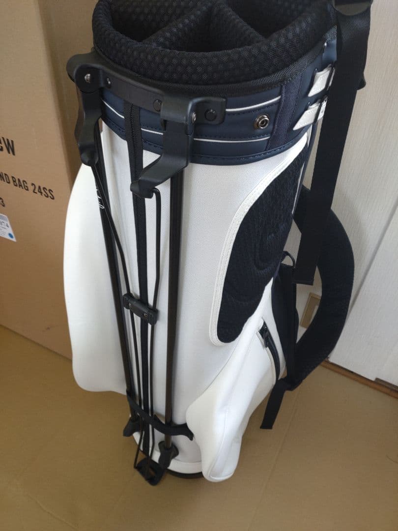 Travis Mathew トラヴィスマシュースタンドバッグ ホワイト/ネイビー