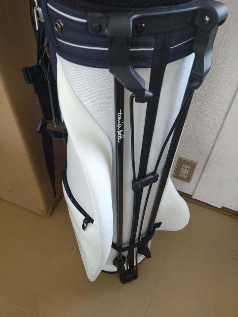 Travis Mathew トラヴィスマシュースタンドバッグ ホワイト/ネイビー